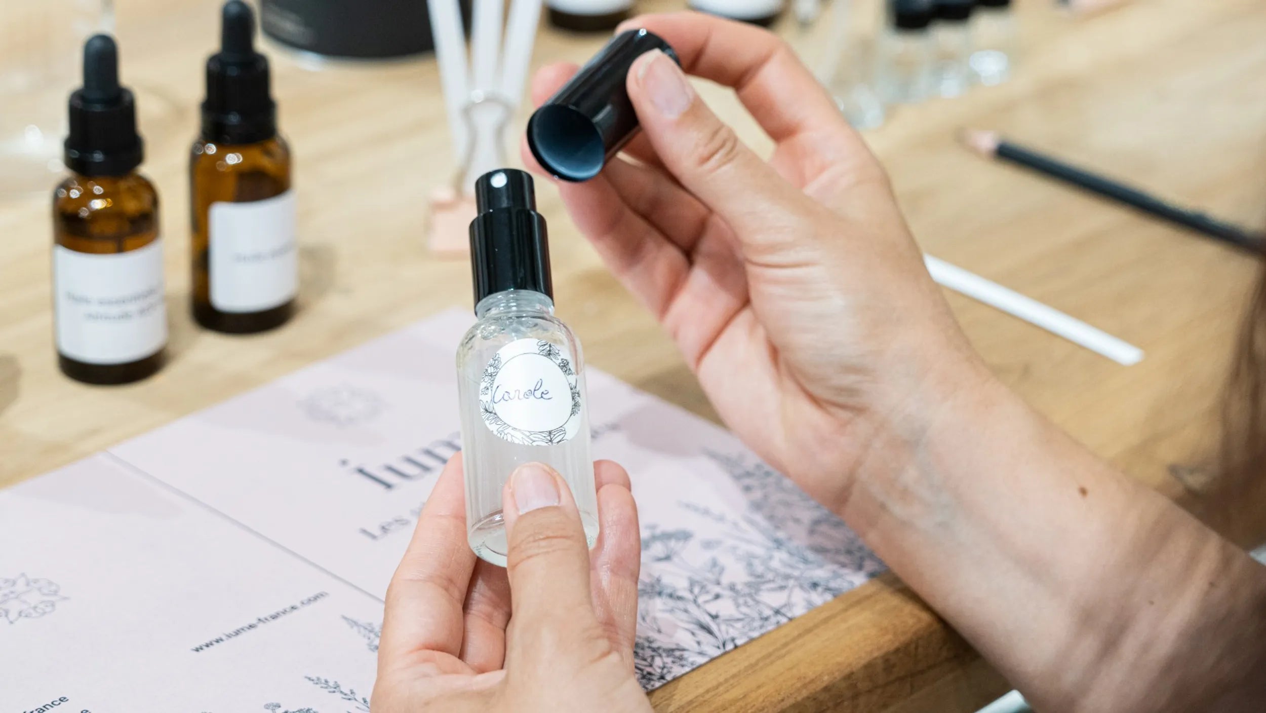 Ateliers parfumés et bougies naturelles à Annecy | IUME
– IUME